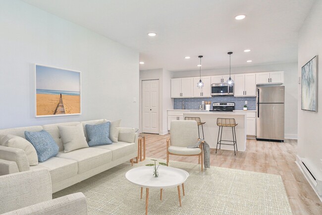 Sala de estar - Reformada - Jumping Brook Apartments