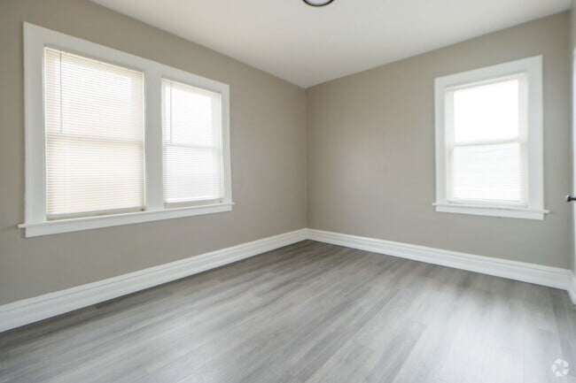 Building Photo - 4108 Grand Blvd Unit 2R Rental