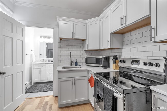 Photo - 617 Niagara St