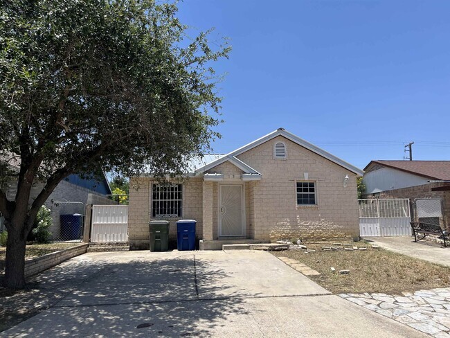 Building Photo - 1212 Reagan Dr Rental