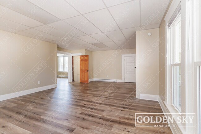 823 W Main St