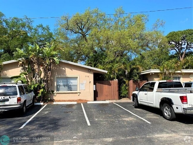 Building Photo - 715 SW 14th Ave Unit 2 Rental