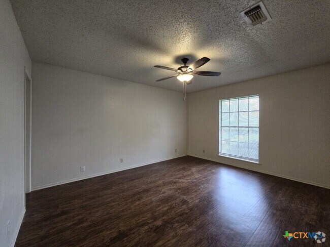 Building Photo - 2418 Paul Revere St Rental