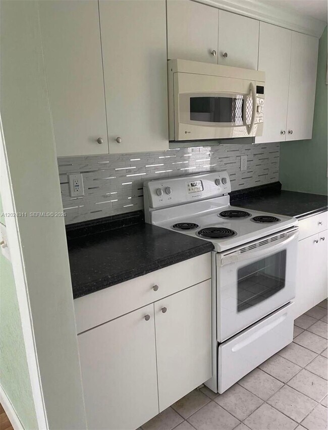 Building Photo - 5480 NW 11th St Unit 103