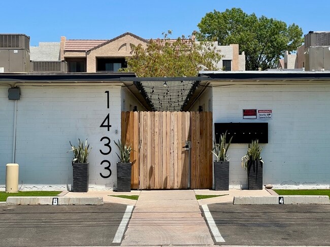 Photo - 1433 S Kenneth Pl