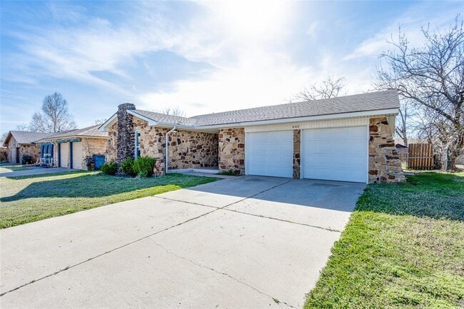 Photo - 645 Lloyd Ave