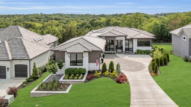 Photo - {5842} Luxury Rental in Forrest Ridge Esta...