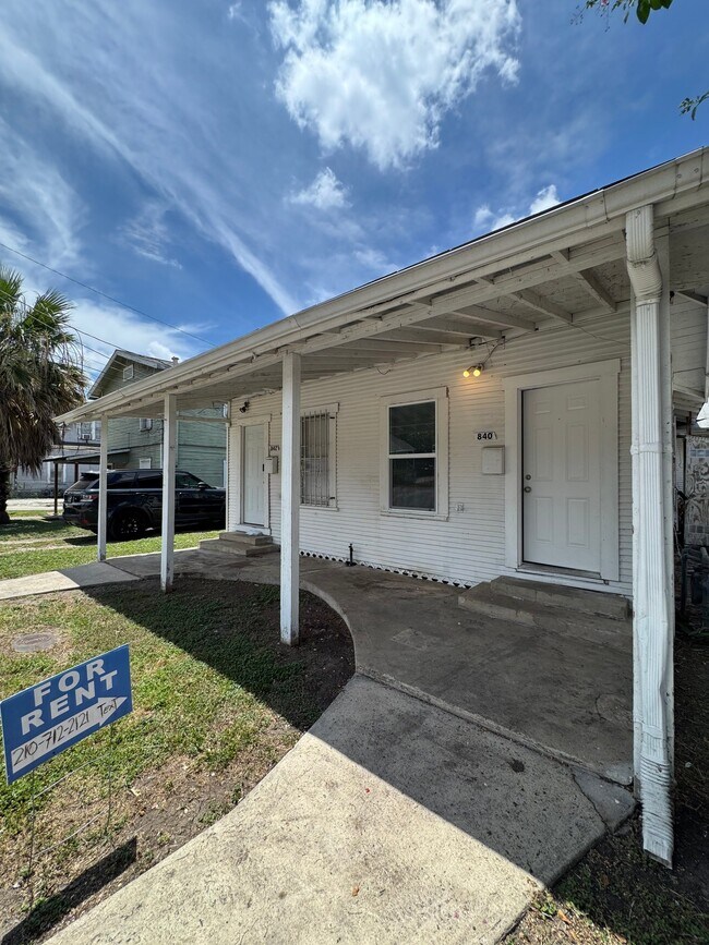 Building Photo - 840 Steves Ave Unit 840