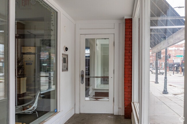 Entrance - 400 Place