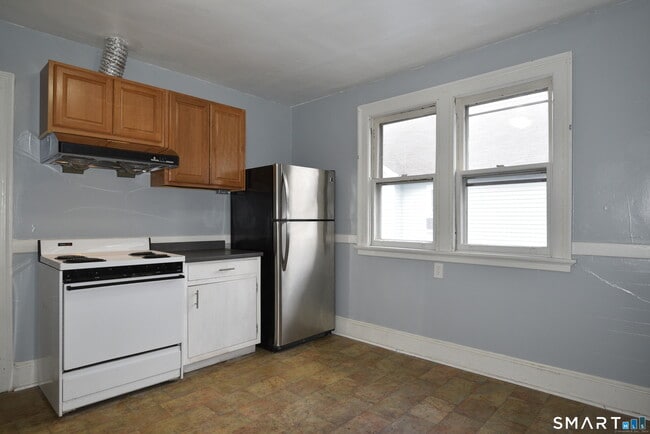 Photo - 214 N Quaker Ln