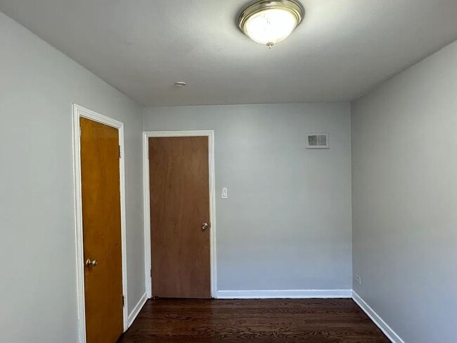 Photo - 8957 Lamon Ave