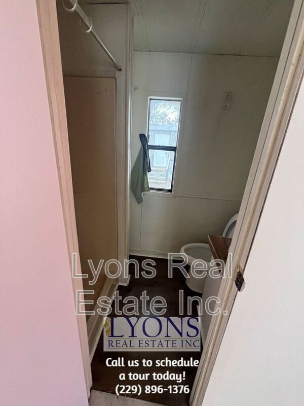 Photo - 228 E Grow St