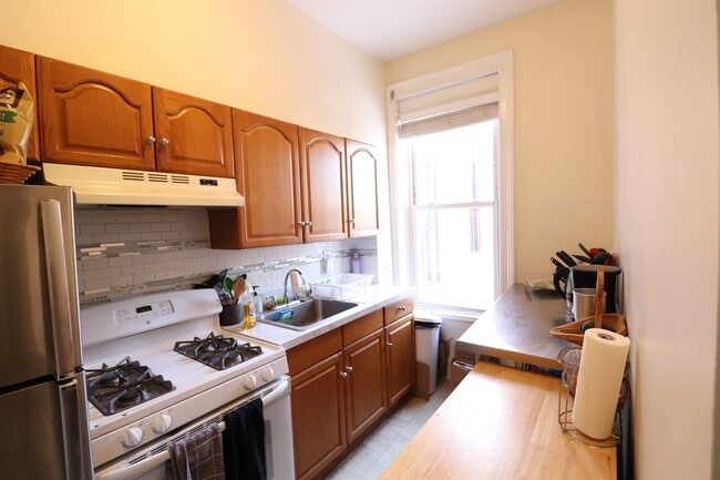 Building Photo - 202 Bloomfield St Unit 2