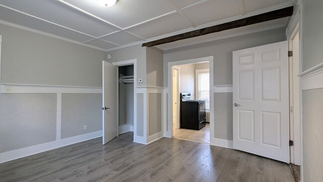 Building Photo - 2 Silver Pl Unit 2-2 Silver Place