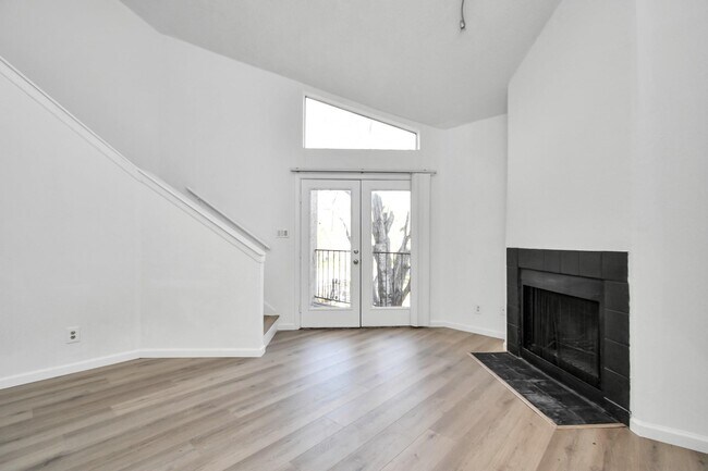 Photo - 10855 Meadowglen Ln