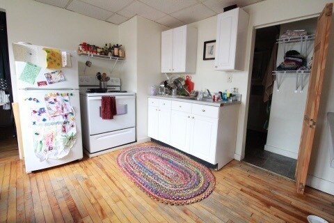 Building Photo - 62 Washington Ave Unit 02