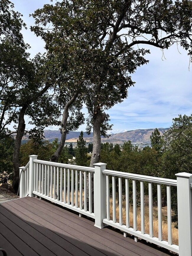 Photo - 3 Bedrooms | 2 Bath Home in The Dalles, OR