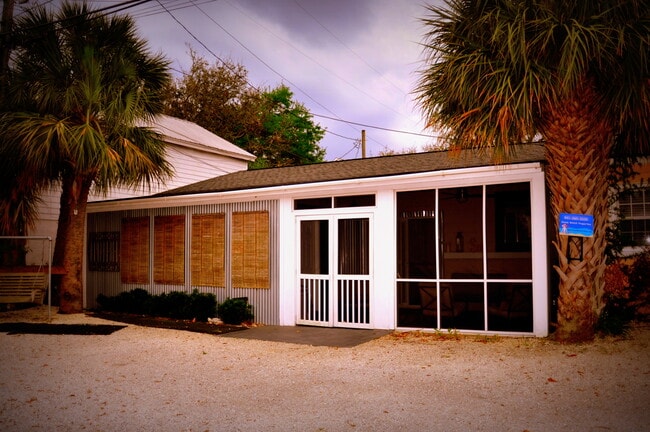 Photo - 202 2nd Ave Unidad Artist Cottage