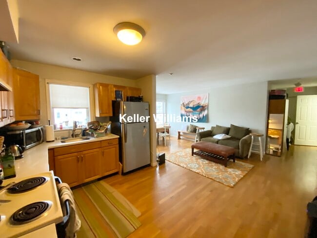 Photo - 60 Hillside St