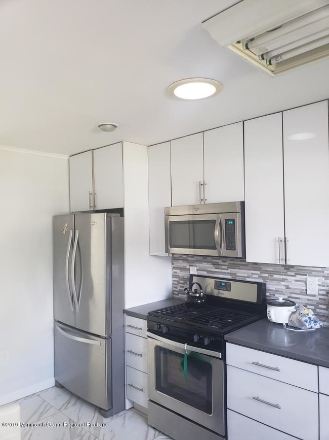 Photo - 240 Castlewall Ave