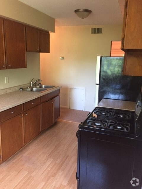 Building Photo - 5747 Glenwood Ave Unit 12 Rental