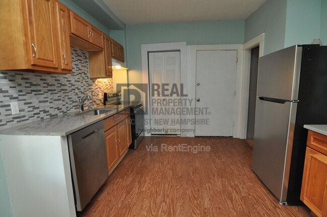 Building Photo - 3 Baker St Unit 3