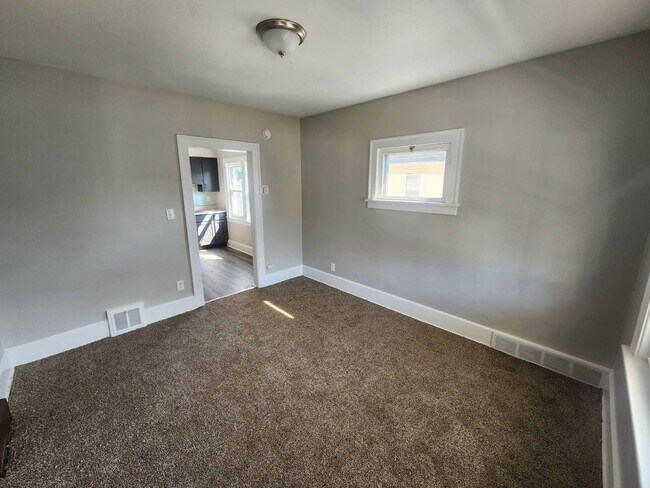 2793 E 125th St Unidad Lower