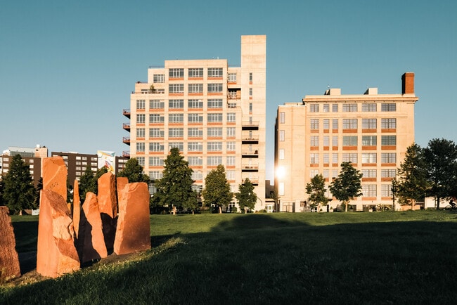 Building Photo - 2000 Little Raven St Unit 203