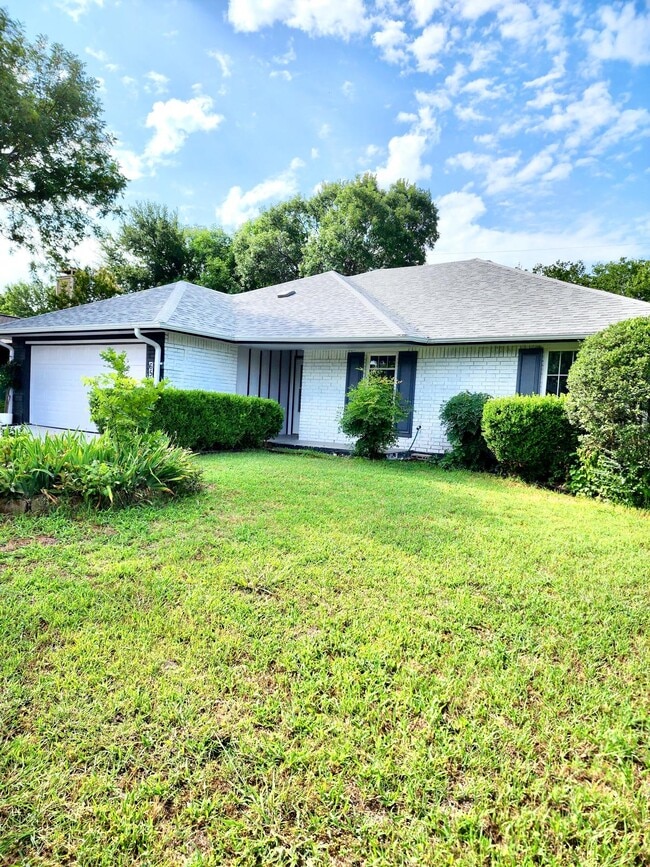 Building Photo - 651 Brookside Dr Rental