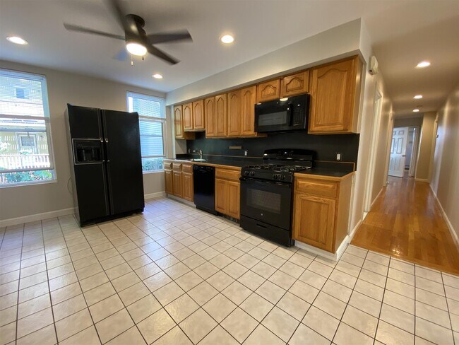 Building Photo - 47 Tremont St Unit 1 Rental