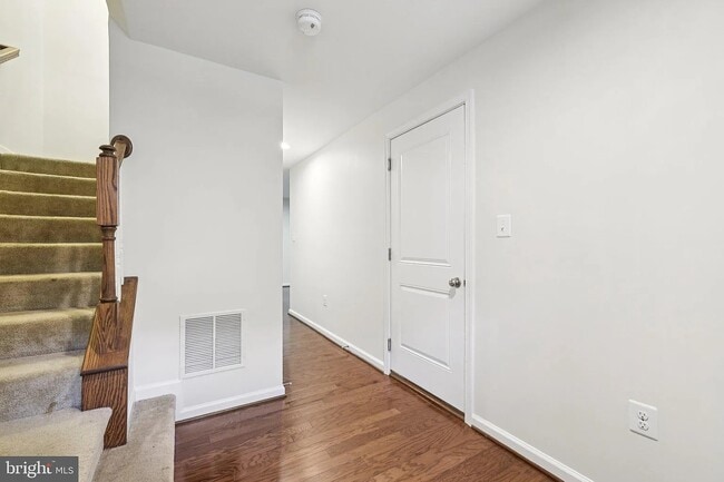 Photo - 8074 Locust Mill St