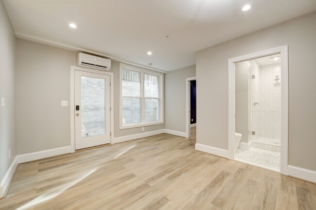 Photo - 1512 Gales St NE