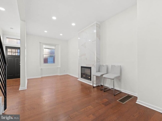 Photo - 2443 Nicholas St