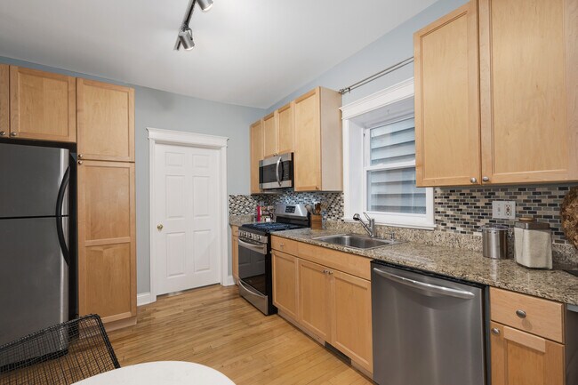 Photo - 3805 N Ravenswood Ave Unit 1