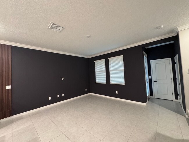 Photo - 31688 Blue Passing Loop