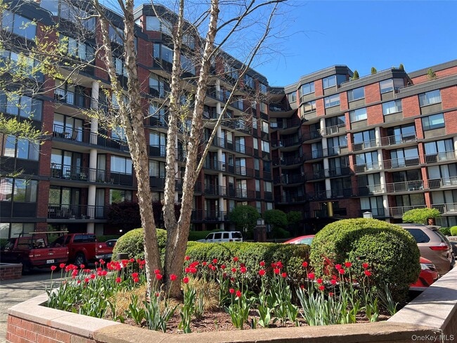 Building Photo - 50 E Hartsdale Ave Unit 3C