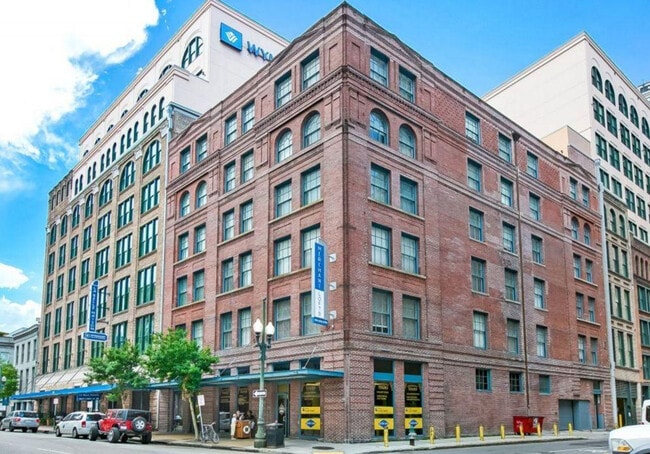 Building Photo - 201 Magazine St