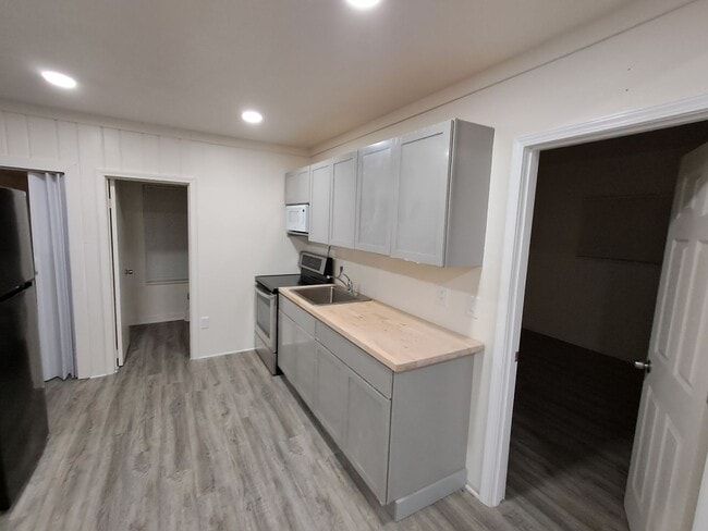 Photo - 2-bedroom, newly remodeled home on Flint's far east side