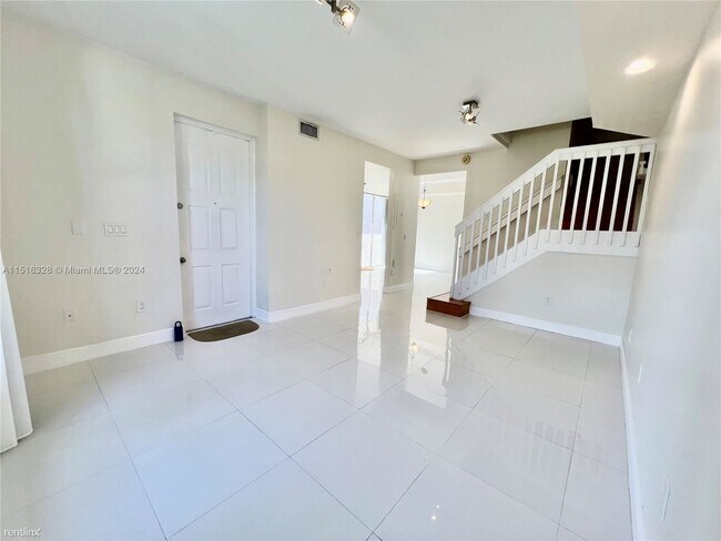 Photo - 3 br, 2.5 bath Condo - 8625 SW 152nd Ave A... Unidad Apt 240