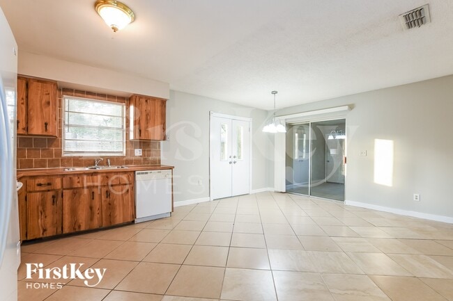 Photo - 325 Tall Pine Ln