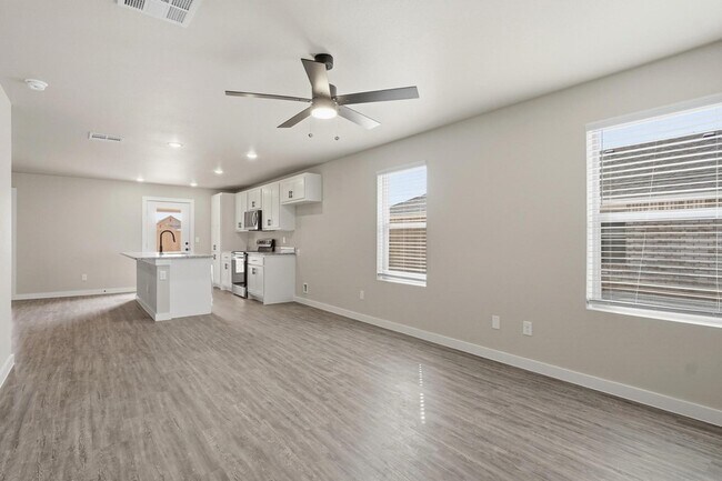 Photo - 434 Elmont St