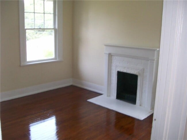 Photo - 218 Lee St