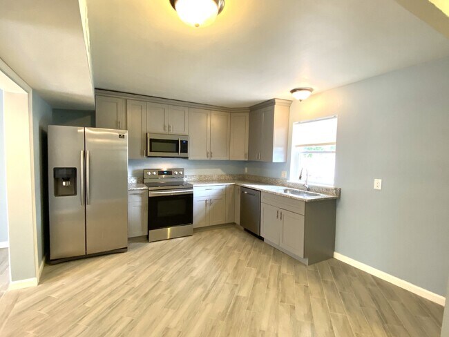 UPDATED VIRGINIA BEACH TOWNHOME FOR RENT!