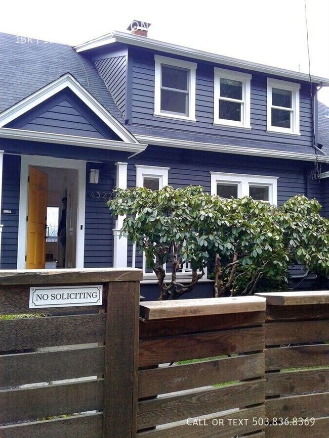 Photo - 4322 SW Hamilton Terrace Apartment Unit B