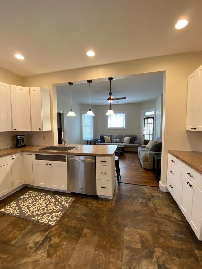 Photo - 738 W 3rd St