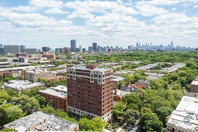 Building Photo - 1325 W Wilson Ave Unit 411 Rental