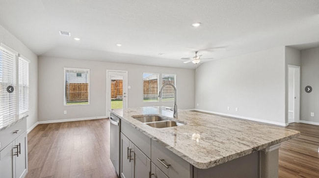 Photo - 2120 Rannoch St