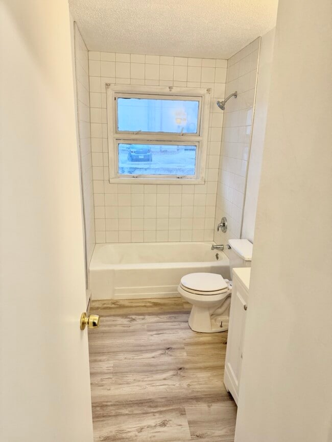 Photo - 1226 N Main St