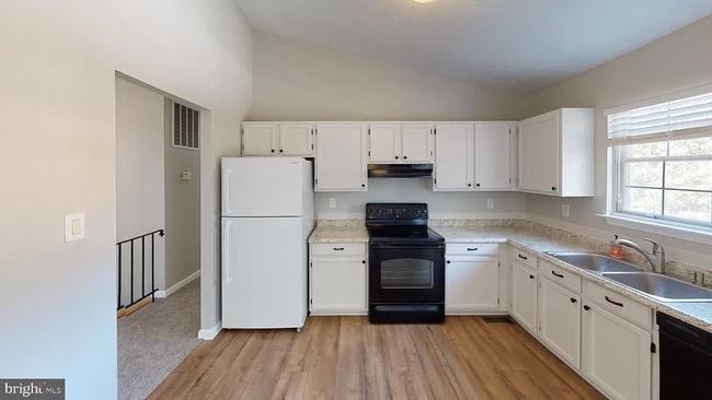 Kitchen - 22234 Hawthorne Way Unit A