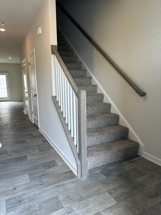 Photo - 427 Tevis St